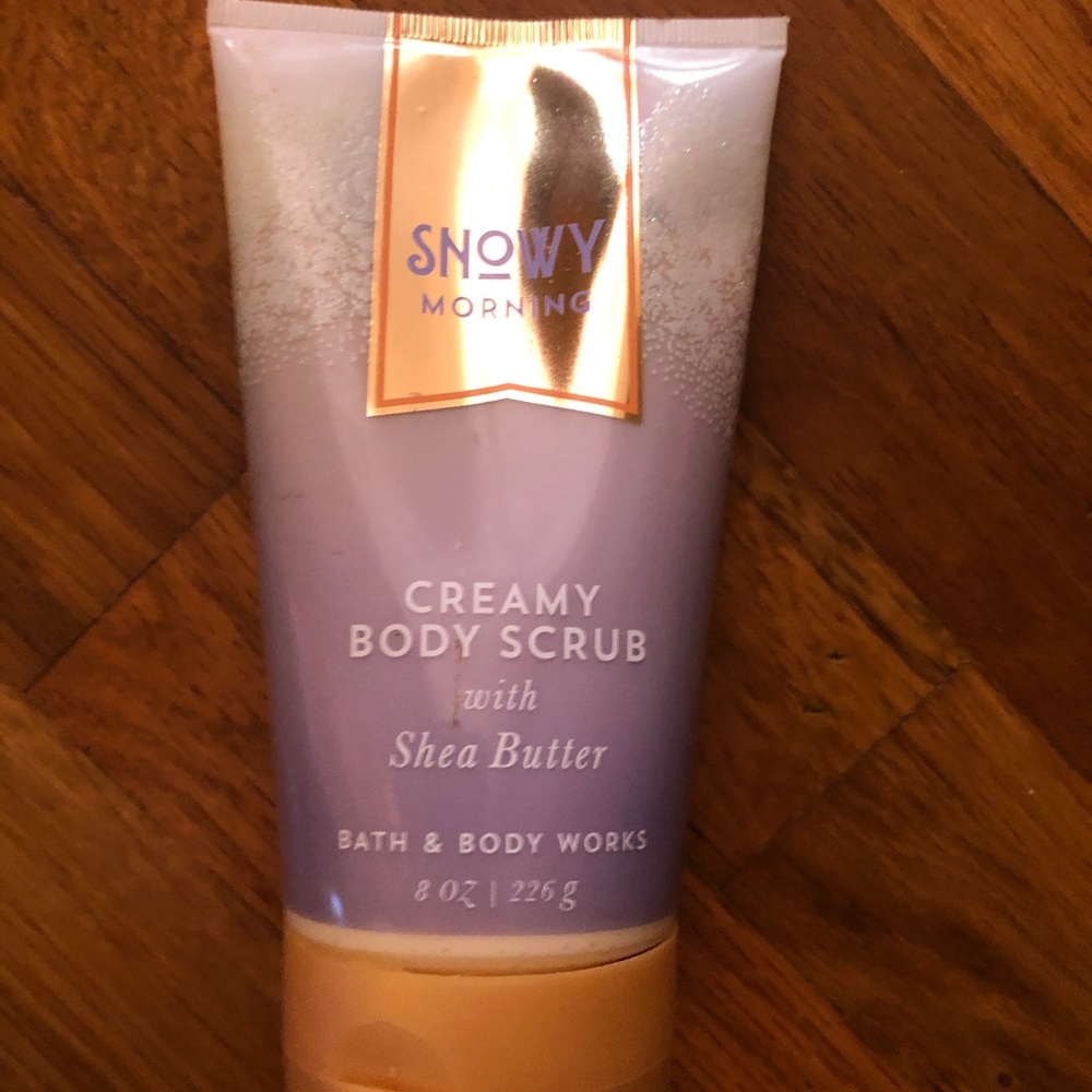 Bath & Body Work creamy body scrub- Snowy Morning